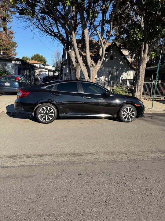 2017 Honda Civic 10th Gen - Image 10 of 11