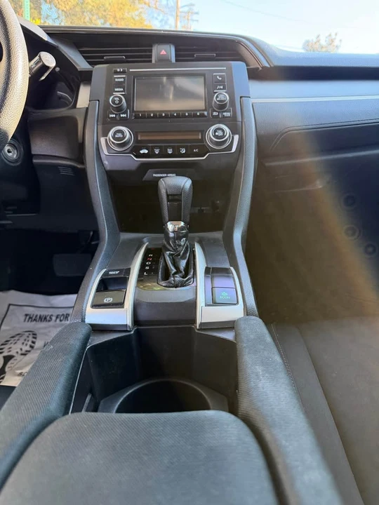 2017 Honda Civic 10th Gen - Image 6 of 11