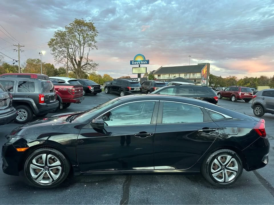 2017 Honda Civic 10th Gen - Image 3 of 11