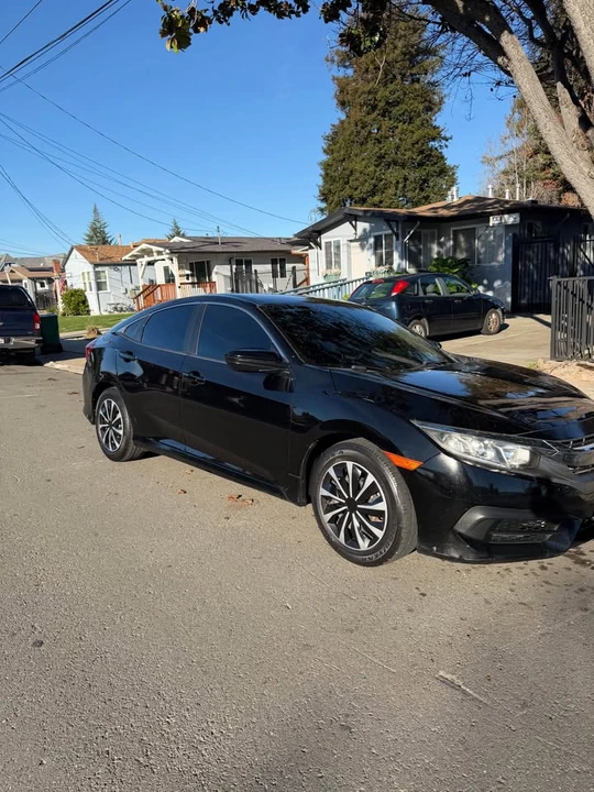 2017 Honda Civic 10th Gen - Image 9 of 11