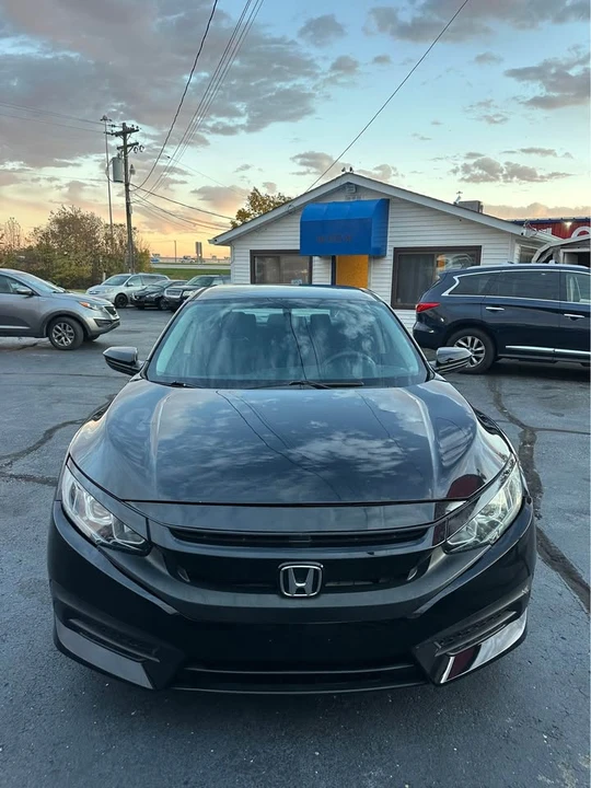 2017 Honda Civic 10th Gen - Image 6 of 11