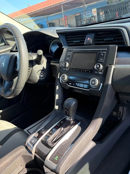 2017 Honda Civic 10th Gen - Image 10 of 12