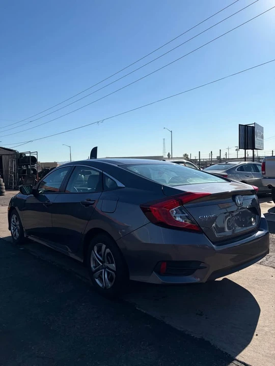 2017 Honda Civic 10th Gen - Image 3 of 12