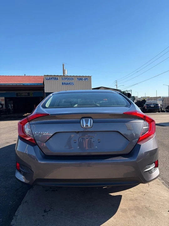 2017 Honda Civic 10th Gen - Image 5 of 12