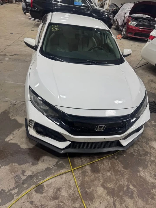 2017 Honda Civic 10th Gen - Image 5 of 7