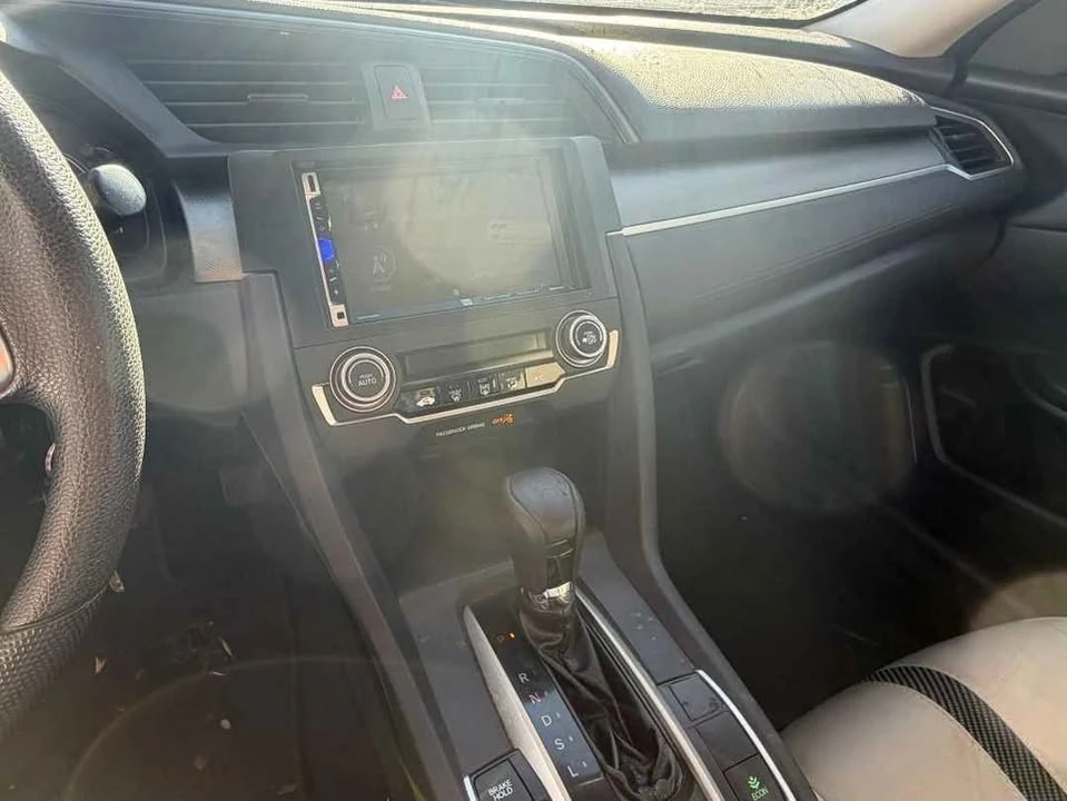 2017 Honda Civic 10th Gen - Image 8 of 13