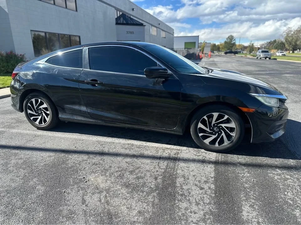 2017 Honda Civic 10th Gen - Image 2 of 11