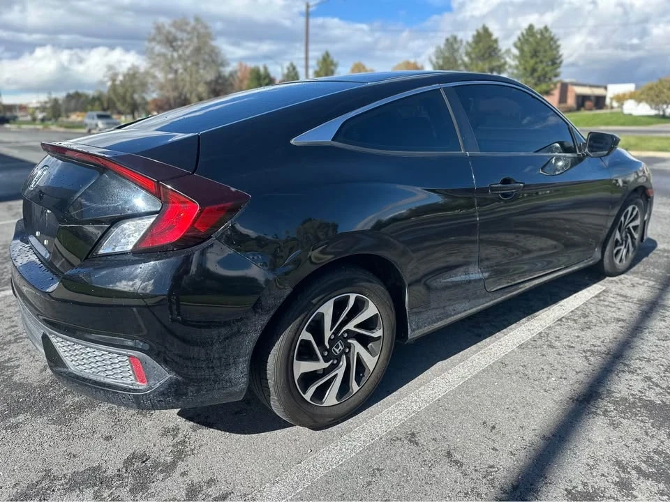 2017 Honda Civic 10th Gen - Image 3 of 11