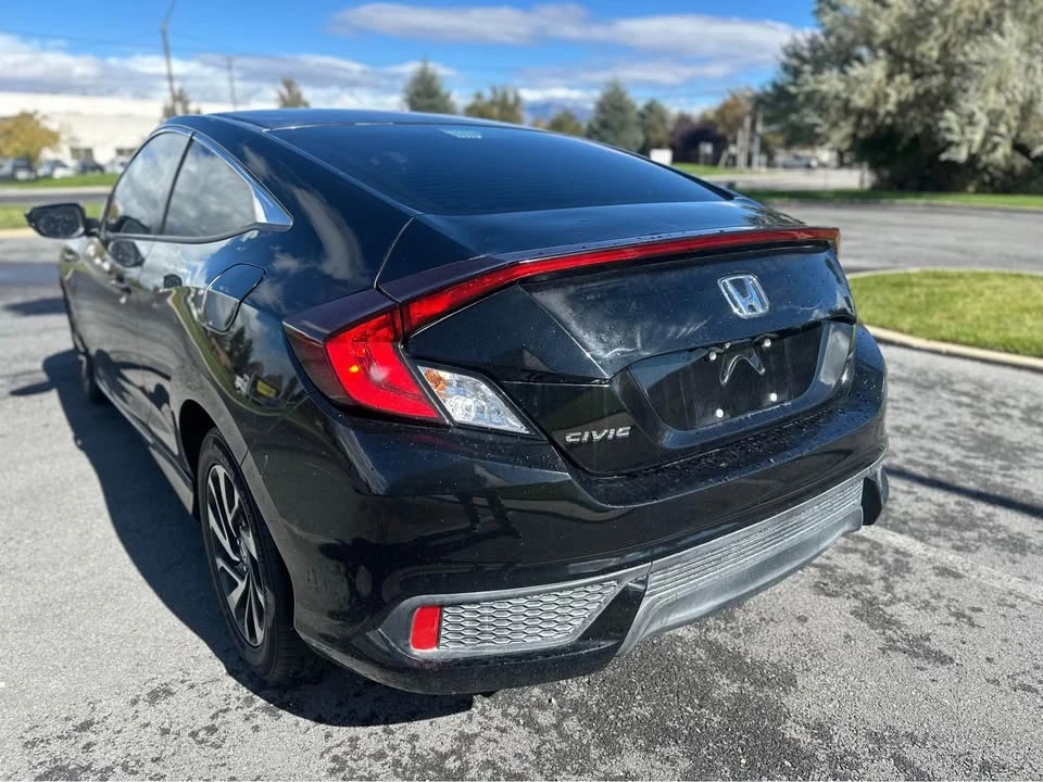 2017 Honda Civic 10th Gen - Image 4 of 11