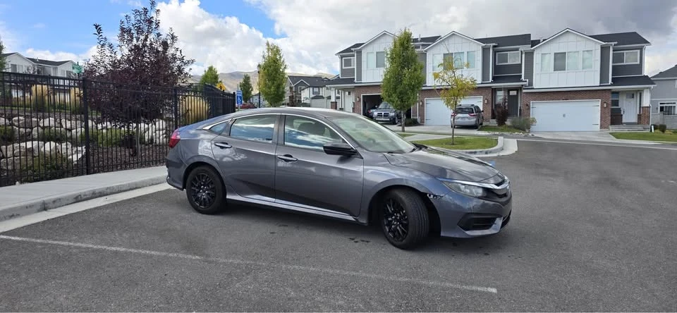 2017 Honda Civic 10th Gen - Image 2 of 8