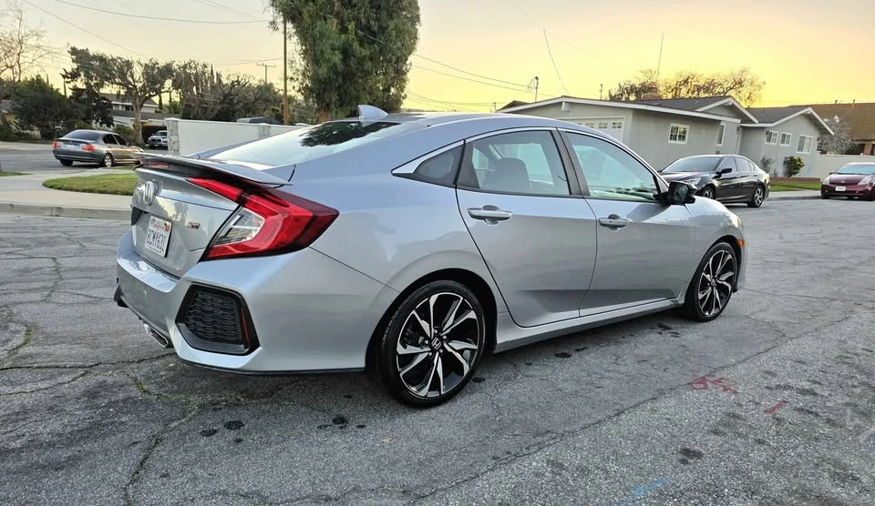 2017 Honda Civic Si 10th Gen - Image 5 of 16