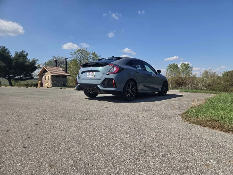 2017 Honda Civic 10th Gen - Image 8 of 17