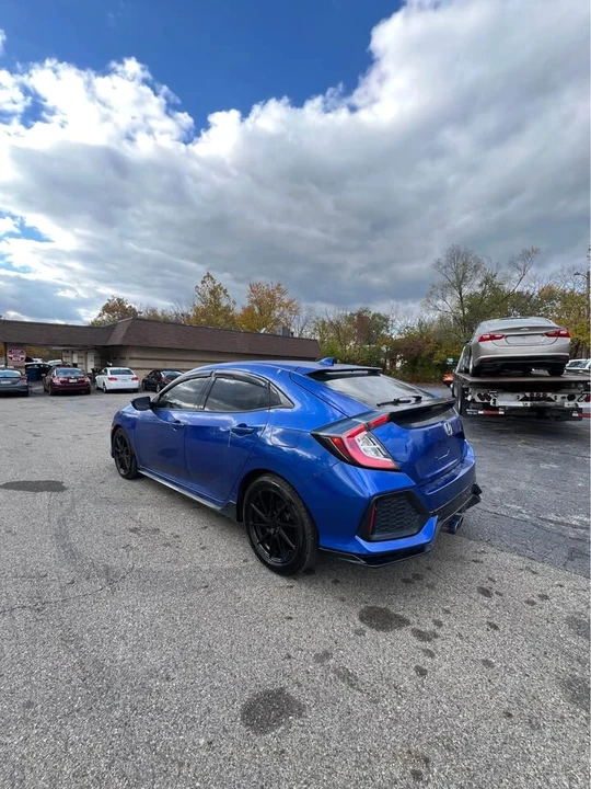 2017 Honda Civic 10th Gen - Image 5 of 10