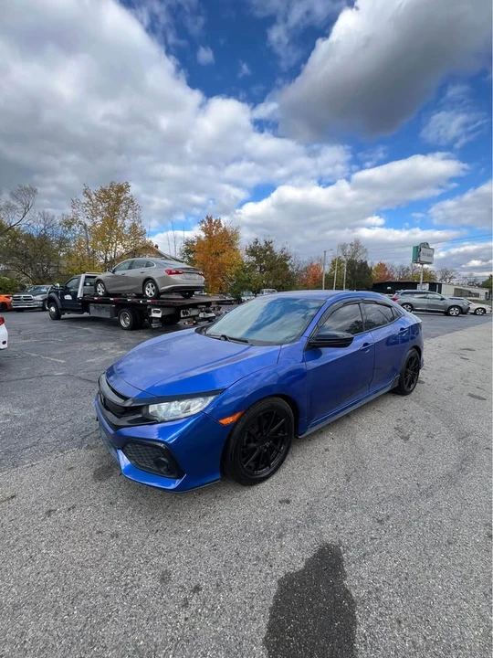 2017 Honda Civic 10th Gen - Image 6 of 10