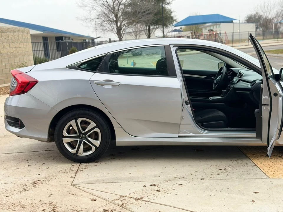2017 Honda Civic 10th Gen - Image 12 of 17