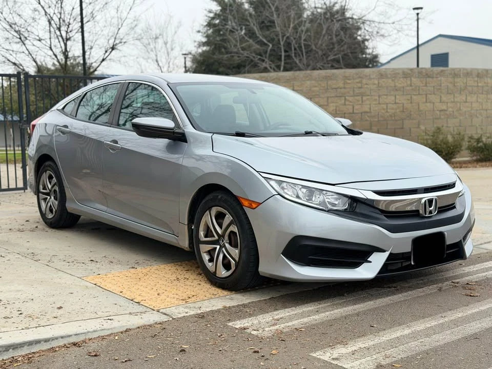 2017 Honda Civic 10th Gen - Image 9 of 17