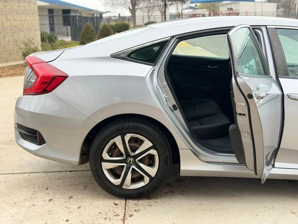 2017 Honda Civic 10th Gen - Image 5 of 17