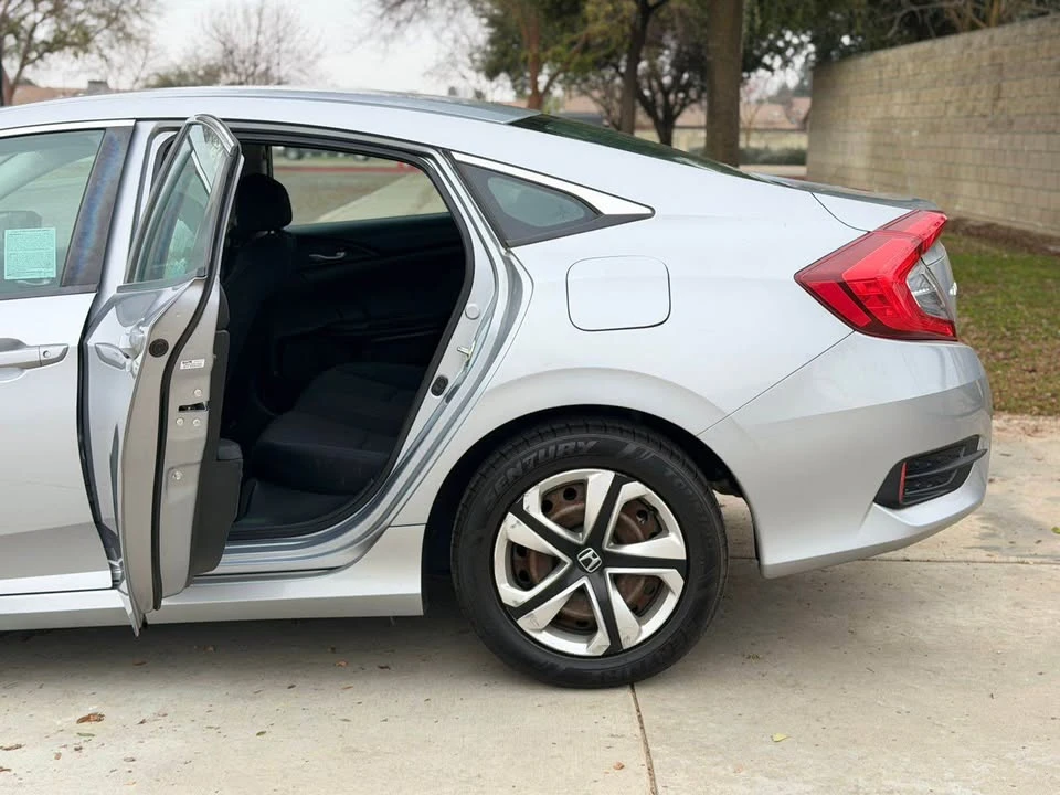 2017 Honda Civic 10th Gen - Image 13 of 17