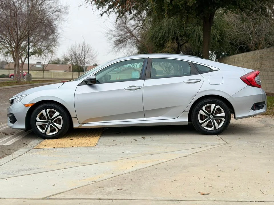 2017 Honda Civic 10th Gen - Image 11 of 17