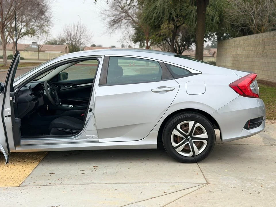 2017 Honda Civic 10th Gen - Image 14 of 17