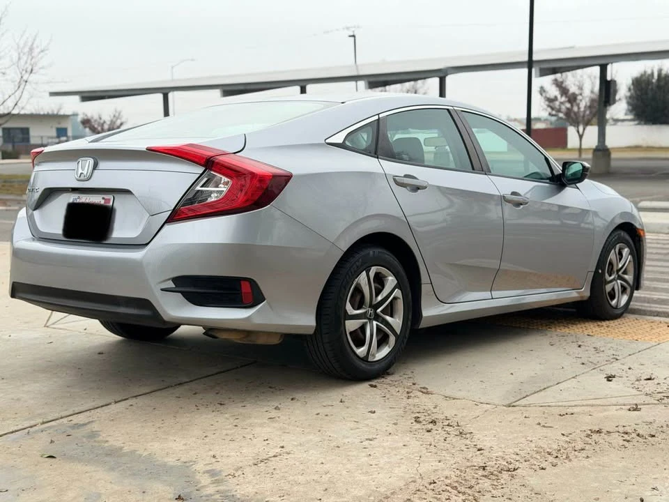 2017 Honda Civic 10th Gen - Image 6 of 17