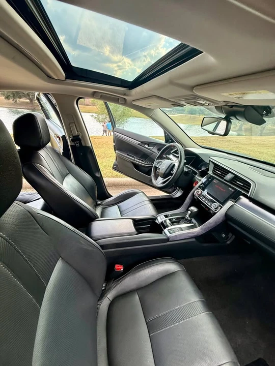 2017 Honda Civic 10th Gen - Image 14 of 17