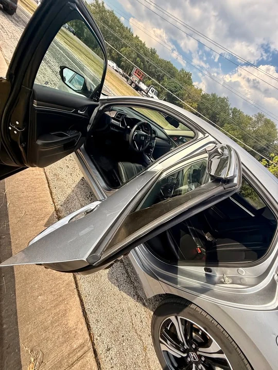 2017 Honda Civic 10th Gen - Image 8 of 17