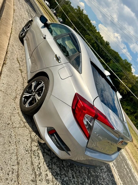 2017 Honda Civic 10th Gen - Image 6 of 17