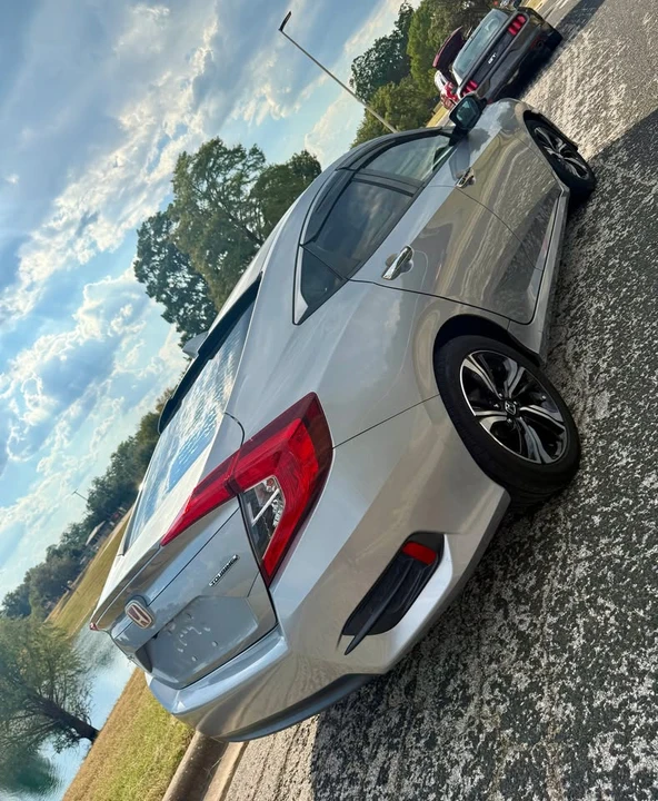 2017 Honda Civic 10th Gen - Image 4 of 17