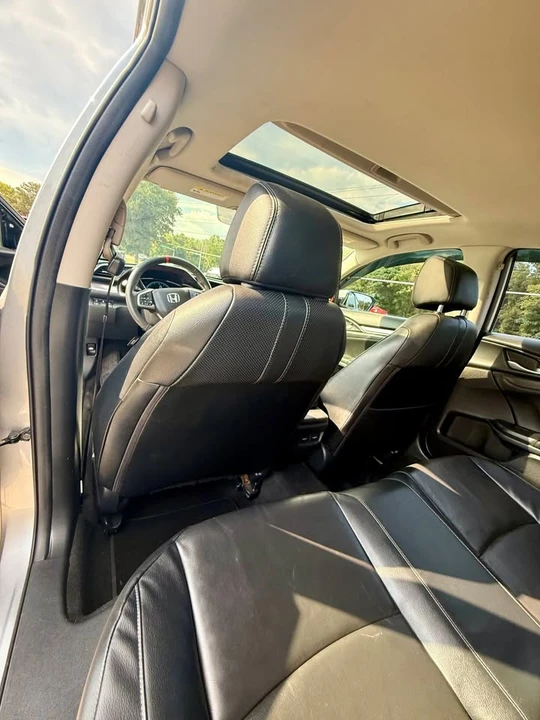 2017 Honda Civic 10th Gen - Image 9 of 17