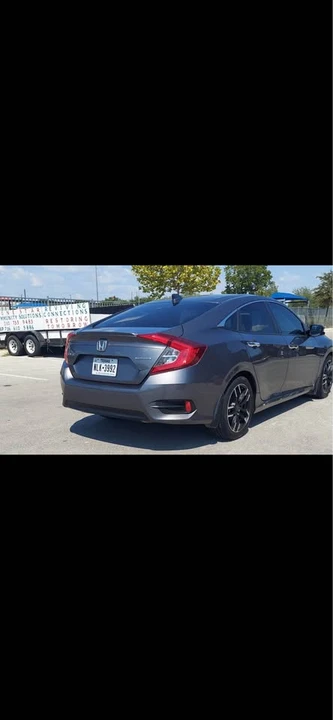 2017 Honda Civic 10th Gen - Image 2 of 11