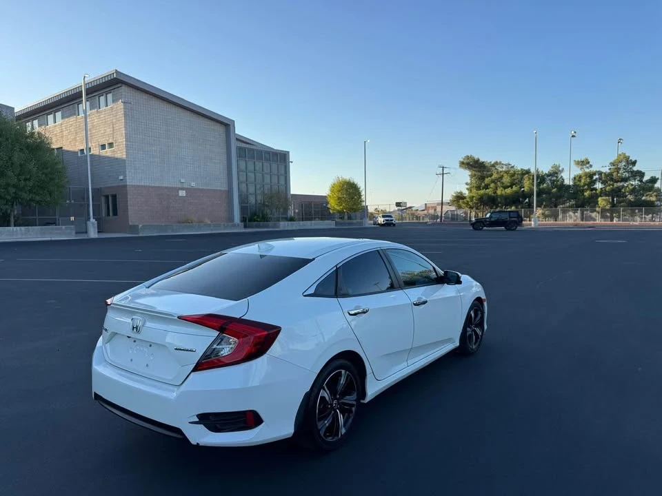 2017 Honda Civic 10th Gen - Image 5 of 11