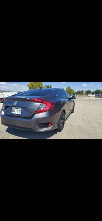 2017 Honda Civic 10th Gen - Image 9 of 11