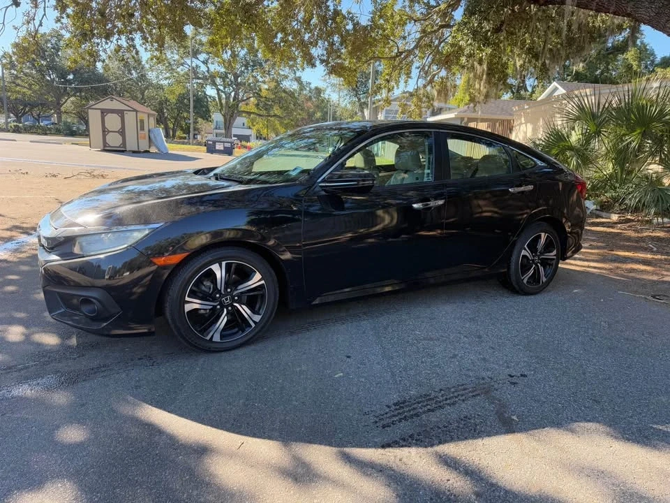 2017 Honda Civic 10th Gen - Image 6 of 11