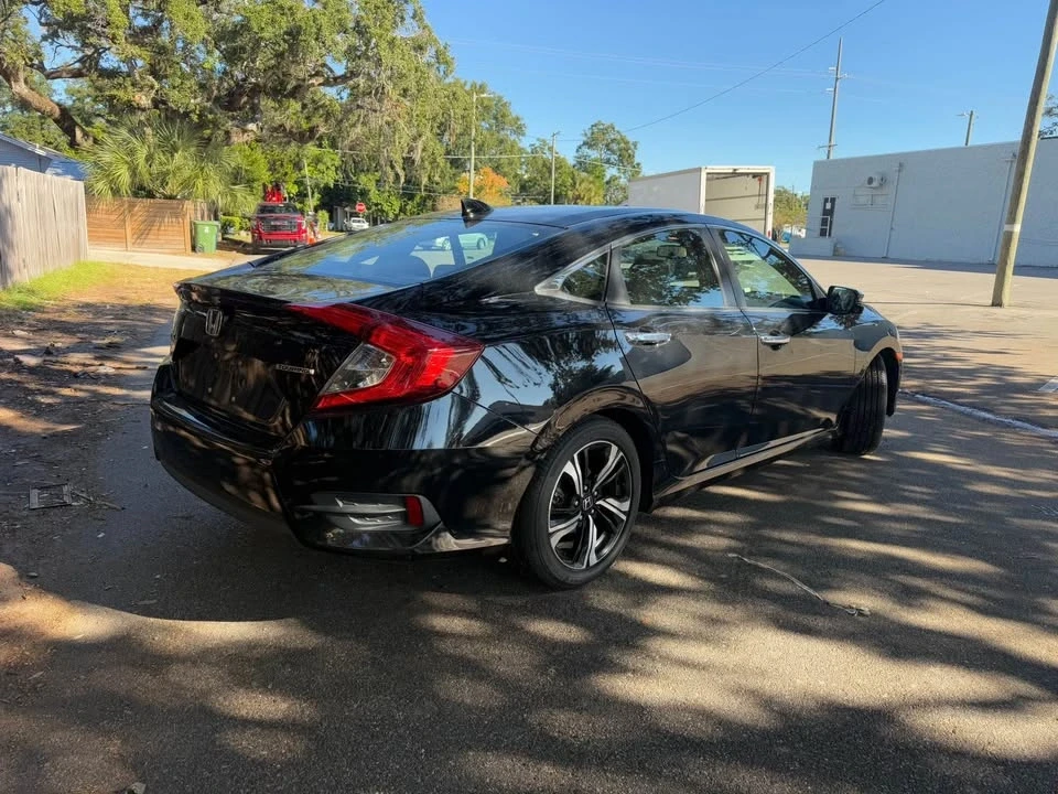 2017 Honda Civic 10th Gen - Image 3 of 11