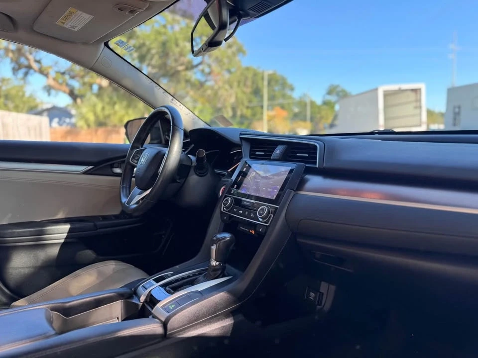 2017 Honda Civic 10th Gen - Image 7 of 9