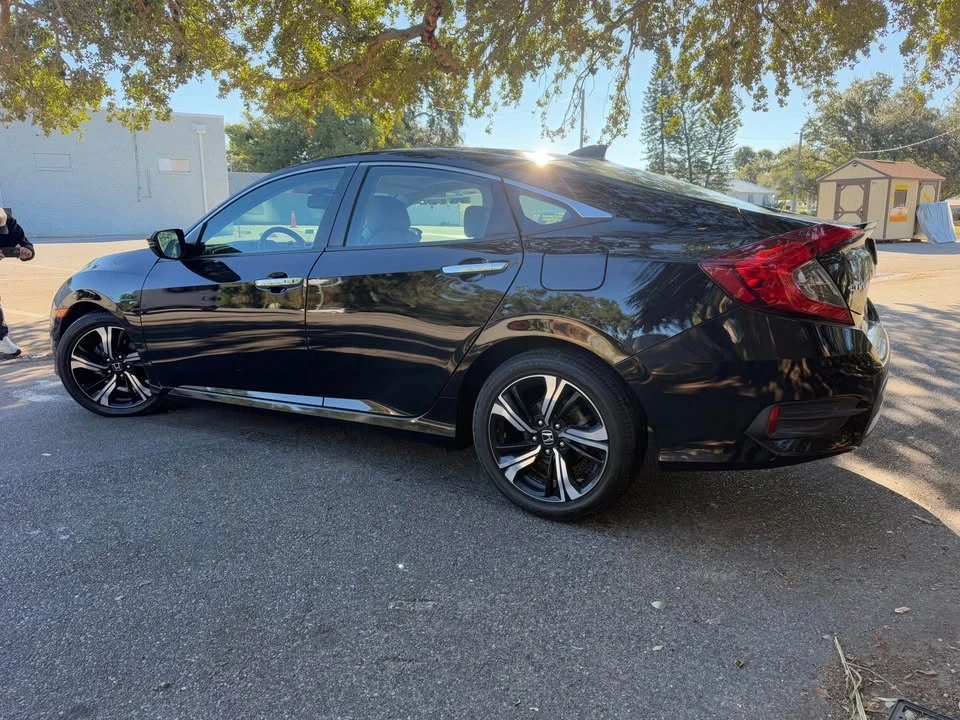 2017 Honda Civic 10th Gen - Image 5 of 11