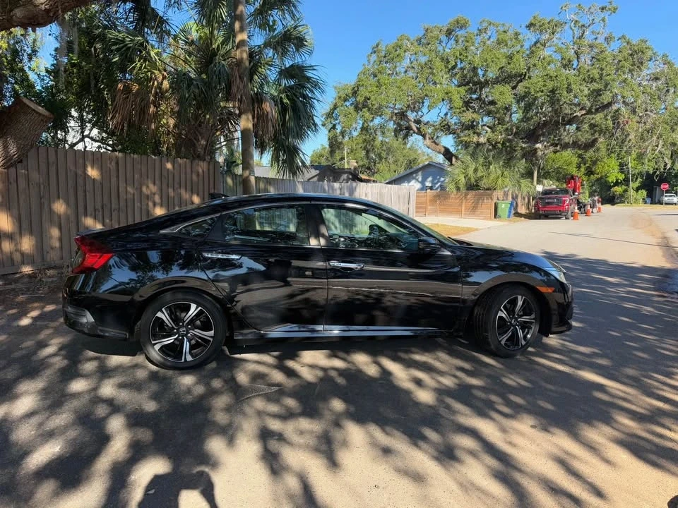 2017 Honda Civic 10th Gen - Image 2 of 11