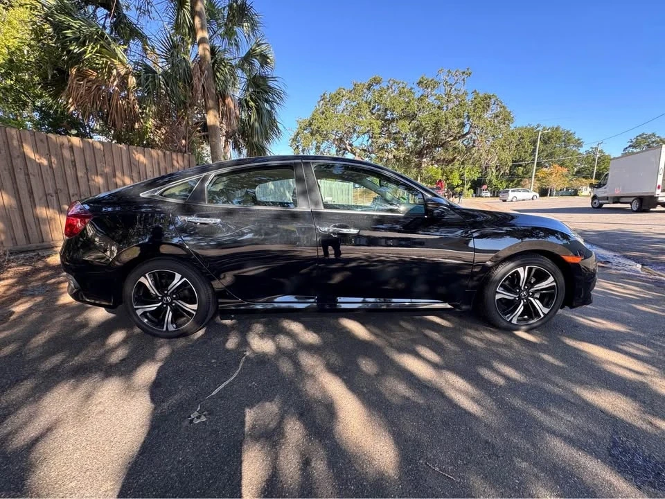 2017 Honda Civic 10th Gen - Image 3 of 9