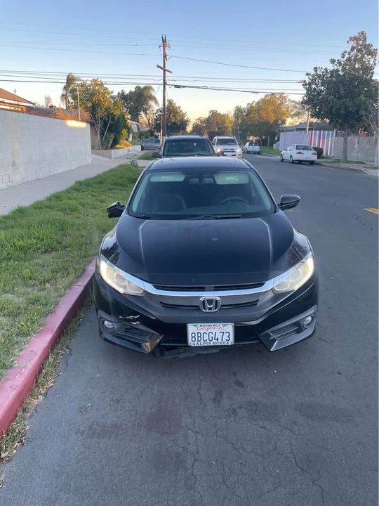 2017 Honda Civic 10th Gen - Image 2 of 8