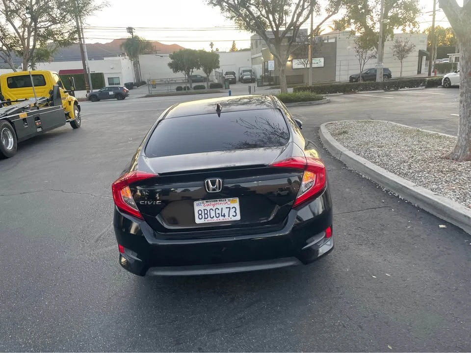 2017 Honda Civic 10th Gen - Image 6 of 8