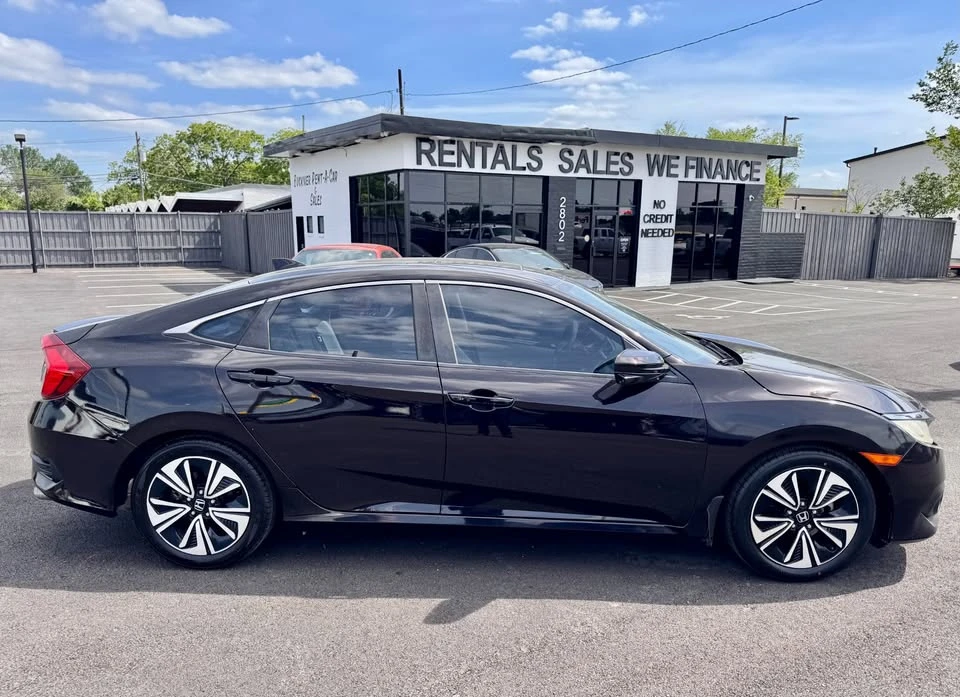 2017 Honda Civic 10th Gen - Image 8 of 15