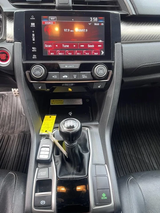 2017 Honda Civic 10th Gen - Image 10 of 17