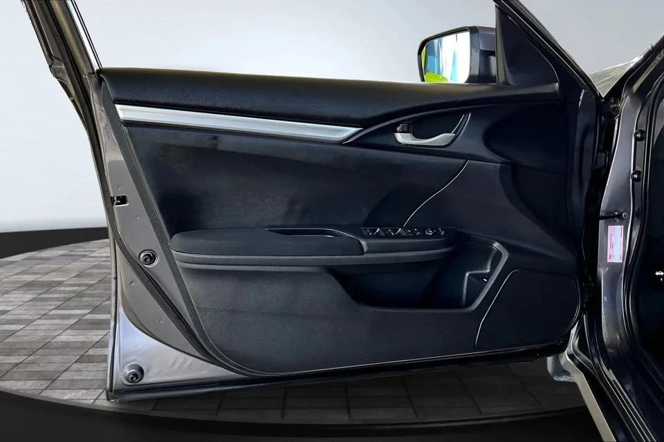 2017 Honda Civic 10th Gen - Image 16 of 19