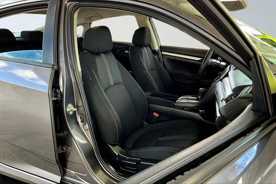 2017 Honda Civic 10th Gen - Image 9 of 19