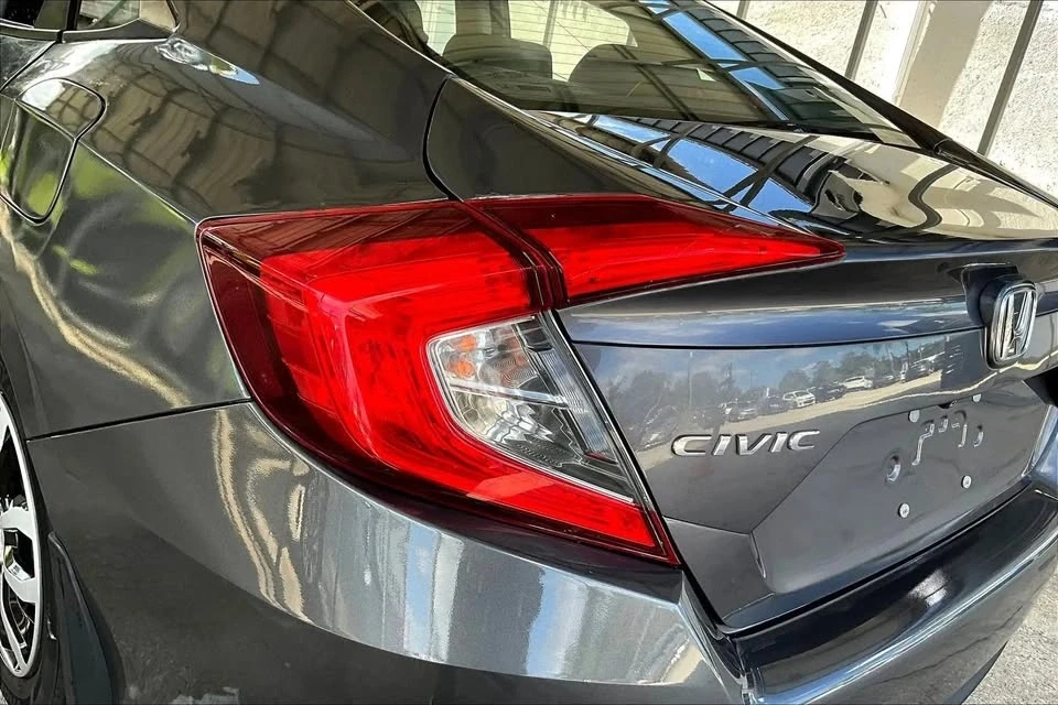 2017 Honda Civic 10th Gen - Image 17 of 19