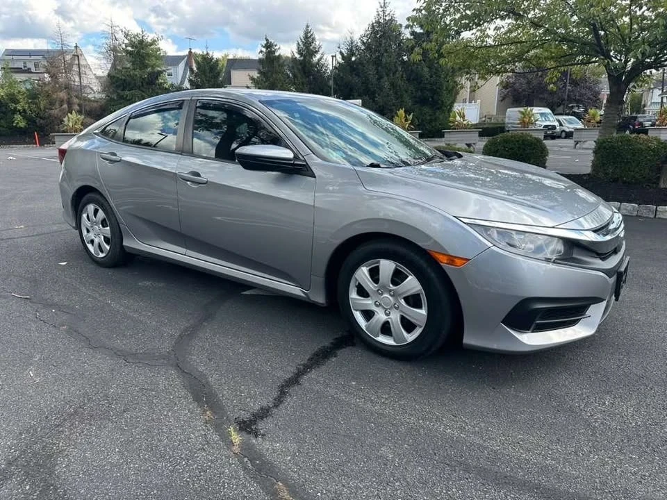 2017 Honda Civic 10th Gen - Image 7 of 15