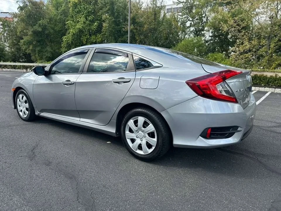 2017 Honda Civic 10th Gen - Image 3 of 15