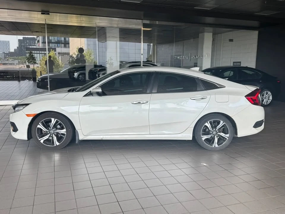 2017 Honda Civic 10th Gen - Image 9 of 12