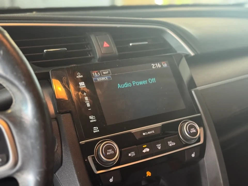 2017 Honda Civic 10th Gen - Image 6 of 12